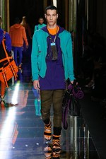 バルマン 2017年春夏メンズコレクション - 砂浜から見るオレンジの夕日、美しい空と海の色を愛でて｜写真29