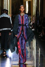 バルマン 2017年春夏メンズコレクション - 砂浜から見るオレンジの夕日、美しい空と海の色を愛でて｜写真62