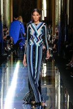 バルマン 2017年春夏メンズコレクション - 砂浜から見るオレンジの夕日、美しい空と海の色を愛でて｜写真67