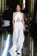 バルマン 2017年春夏メンズコレクション - 砂浜から見るオレンジの夕日、美しい空と海の色を愛でて｜写真74