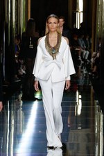 バルマン 2017年春夏メンズコレクション - 砂浜から見るオレンジの夕日、美しい空と海の色を愛でて｜写真78