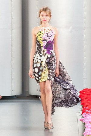 対極的な美の競演がつくりだす、新しい美の世界 - メアリーカトランズ(Mary Katrantzou)、2012年春夏コレクション｜写真7