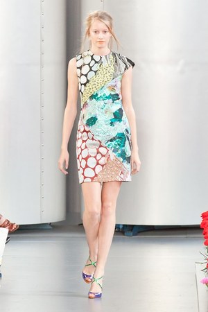 対極的な美の競演がつくりだす、新しい美の世界 - メアリーカトランズ(Mary Katrantzou)、2012年春夏コレクション｜写真11