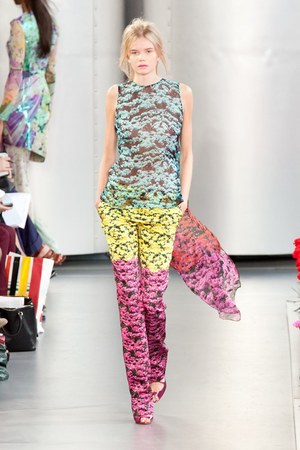 対極的な美の競演がつくりだす、新しい美の世界 - メアリーカトランズ(Mary Katrantzou)、2012年春夏コレクション｜写真14
