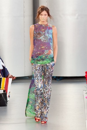 対極的な美の競演がつくりだす、新しい美の世界 - メアリーカトランズ(Mary Katrantzou)、2012年春夏コレクション｜写真20
