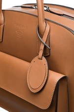 ジョルジオ アルマーニ×ブガッティ - 車の特徴を落とし込んだウェアやレザーグッズ｜写真7