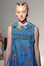 ガーリーでノスタルジックな花柄の世界 - sunaokuwahara(スナオクワハラ) 2012年春夏コレクション｜写真4