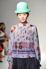 ガーリーでノスタルジックな花柄の世界 - sunaokuwahara(スナオクワハラ) 2012年春夏コレクション｜写真6