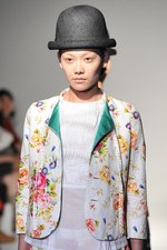 ガーリーでノスタルジックな花柄の世界 - sunaokuwahara(スナオクワハラ) 2012年春夏コレクション｜写真13