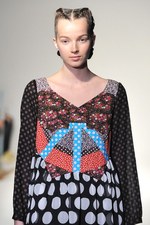 ガーリーでノスタルジックな花柄の世界 - sunaokuwahara(スナオクワハラ) 2012年春夏コレクション｜写真19