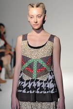 ガーリーでノスタルジックな花柄の世界 - sunaokuwahara(スナオクワハラ) 2012年春夏コレクション｜写真21