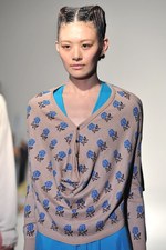 ガーリーでノスタルジックな花柄の世界 - sunaokuwahara(スナオクワハラ) 2012年春夏コレクション｜写真27