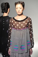 ガーリーでノスタルジックな花柄の世界 - sunaokuwahara(スナオクワハラ) 2012年春夏コレクション｜写真33