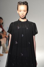 ガーリーでノスタルジックな花柄の世界 - sunaokuwahara(スナオクワハラ) 2012年春夏コレクション｜写真35