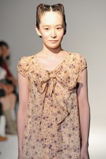 ガーリーでノスタルジックな花柄の世界 - sunaokuwahara(スナオクワハラ) 2012年春夏コレクション｜写真79