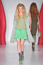 海辺で夏を楽しむためのポップでファンシーなスタイル - マルベリー(MULBERRY) 2012年春夏コレクション｜写真13