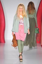 海辺で夏を楽しむためのポップでファンシーなスタイル - マルベリー(MULBERRY) 2012年春夏コレクション｜写真15