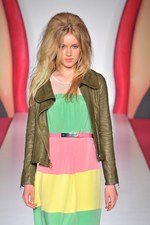 海辺で夏を楽しむためのポップでファンシーなスタイル - マルベリー(MULBERRY) 2012年春夏コレクション｜写真18