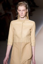 砂漠にインスパイアされたカラーと近未来的なシルエット - マックスマーラ(MaxMara) 2012年春夏コレクション｜写真16