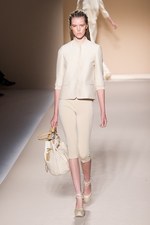 砂漠にインスパイアされたカラーと近未来的なシルエット - マックスマーラ(MaxMara) 2012年春夏コレクション｜写真32