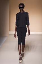 砂漠にインスパイアされたカラーと近未来的なシルエット - マックスマーラ(MaxMara) 2012年春夏コレクション｜写真42