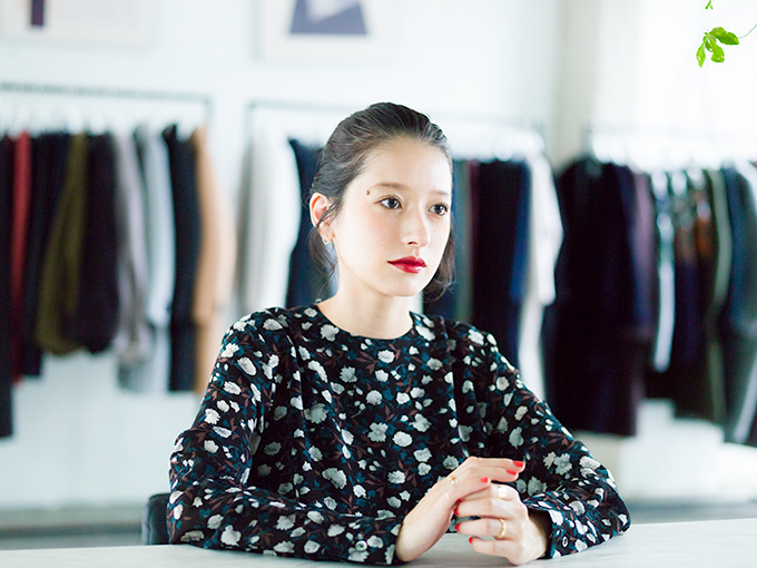 クラネ 松本恵奈にインタビュー - 販売員からデザイナーへ、洋服に込める等身大の自分 | 写真