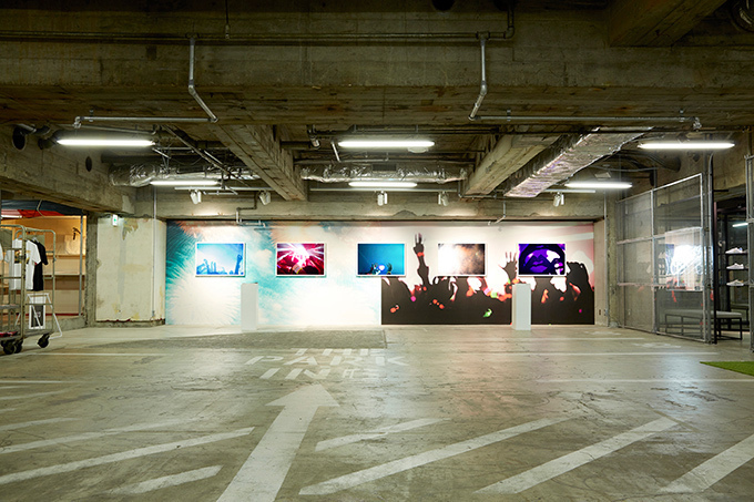 蜷川実花の写真展「Light of」ザ・パーキング銀座で - 花火とフェスがテーマ、空間構成も蜷川 | 写真