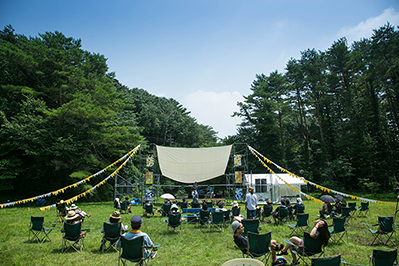 「湖畔の映画祭」