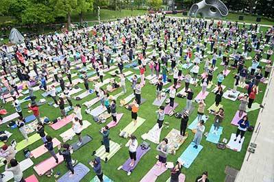 ダイエット｜東京ミッドタウンの「リラックス パーク 2016」芝生の上で映画やヨガを堪能