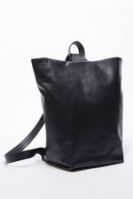 アエタ×ニード サプライ、2wayで使えるレザーリュックサックが登場｜写真1