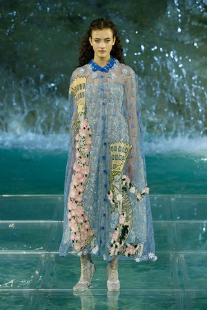 フェンディ オートクチュール(FENDI Haute Couture) 2016-17年秋冬 ウィメンズコレクション  - 写真3