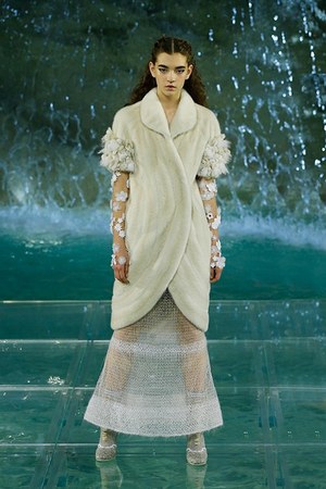 フェンディ オートクチュール(FENDI Haute Couture) 2016-17年秋冬 ウィメンズコレクション  - 写真10