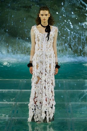 フェンディ オートクチュール(FENDI Haute Couture) 2016-17年秋冬 ウィメンズコレクション  - 写真13