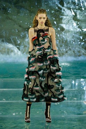 フェンディ オートクチュール(FENDI Haute Couture) 2016-17年秋冬 ウィメンズコレクション  - 写真15