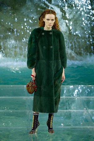 フェンディ オートクチュール(FENDI Haute Couture) 2016-17年秋冬 ウィメンズコレクション  - 写真16