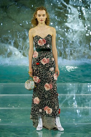 フェンディ オートクチュール(FENDI Haute Couture) 2016-17年秋冬 ウィメンズコレクション  - 写真18