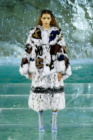 フェンディ オートクチュール(FENDI Haute Couture) 2016-17年秋冬 ウィメンズコレクション  - 写真26