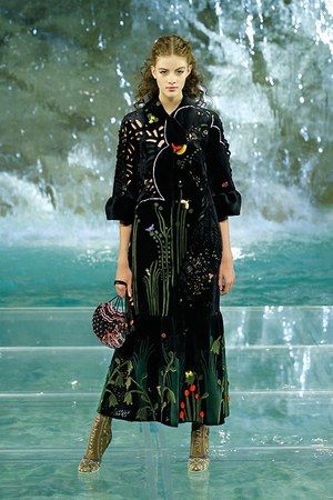 フェンディ オートクチュール(FENDI Haute Couture) 2016-17年秋冬 ウィメンズコレクション  - 写真29