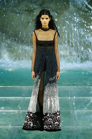 フェンディ オートクチュール(FENDI Haute Couture) 2016-17年秋冬 ウィメンズコレクション  - 写真32