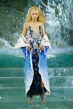 フェンディ オートクチュール(FENDI Haute Couture) 2016-17年秋冬 ウィメンズコレクション  - 写真34