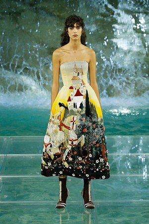 フェンディ オートクチュール(FENDI Haute Couture) 2016-17年秋冬 ウィメンズコレクション  - 写真44