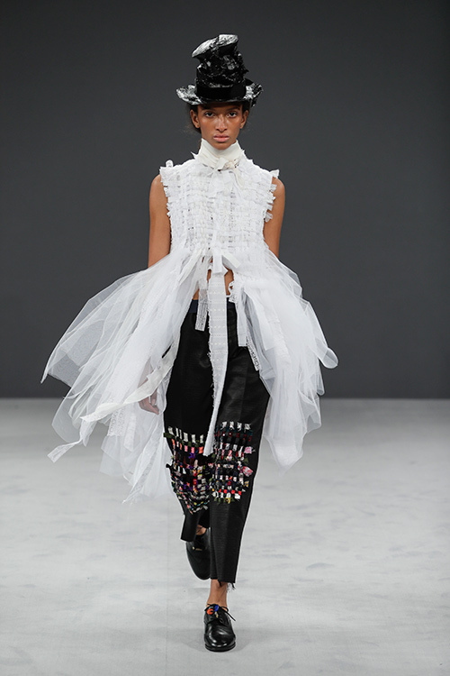 ヴィクター＆ロルフ オートクチュール(VIKTOR & ROLF Haute Couture) 2016-17年秋冬 ウィメンズコレクション  - 写真18
