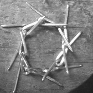 タカヒロミヤシタザロソイスト.と新進気鋭のジュエリーアーティストのコラボレーションアクセサリー｜写真1