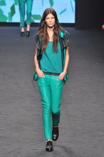 スポーツウェアを上質なデイリーウエアに昇華させた C'N'C コスチューム ナショナル(C'N'C CoSTUME NATIONAL)、2012年春夏コレクション｜写真2