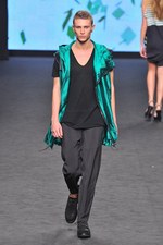 スポーツウェアを上質なデイリーウエアに昇華させた C'N'C コスチューム ナショナル(C'N'C CoSTUME NATIONAL)、2012年春夏コレクション｜写真12