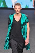 スポーツウェアを上質なデイリーウエアに昇華させた C'N'C コスチューム ナショナル(C'N'C CoSTUME NATIONAL)、2012年春夏コレクション｜写真13