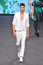 スポーツウェアを上質なデイリーウエアに昇華させた C'N'C コスチューム ナショナル(C'N'C CoSTUME NATIONAL)、2012年春夏コレクション｜写真16