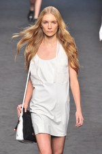 スポーツウェアを上質なデイリーウエアに昇華させた C'N'C コスチューム ナショナル(C'N'C CoSTUME NATIONAL)、2012年春夏コレクション｜写真20