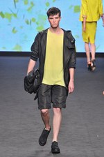 スポーツウェアを上質なデイリーウエアに昇華させた C'N'C コスチューム ナショナル(C'N'C CoSTUME NATIONAL)、2012年春夏コレクション｜写真28