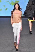 スポーツウェアを上質なデイリーウエアに昇華させた C'N'C コスチューム ナショナル(C'N'C CoSTUME NATIONAL)、2012年春夏コレクション｜写真30